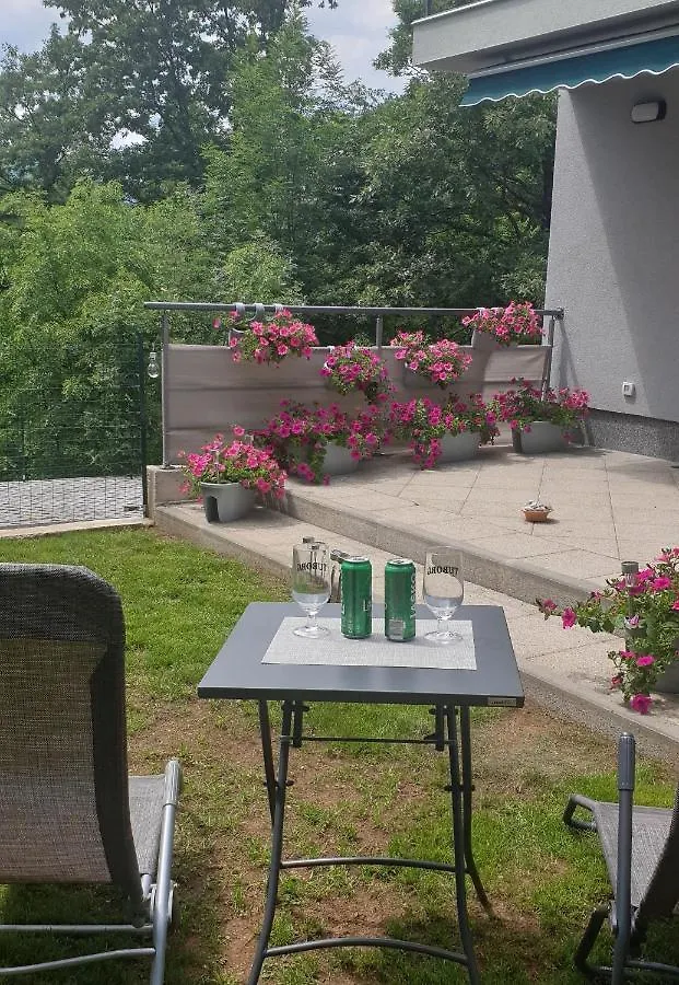 Birdsong Getaway Apartment Jurdani